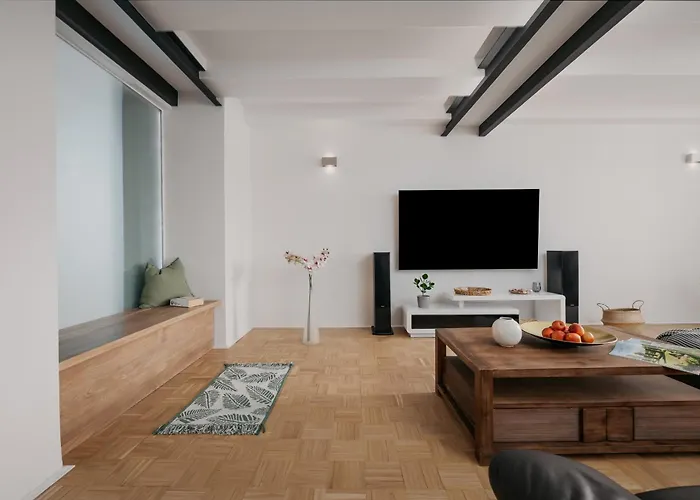 Dot 3 Bdr Apartment With Tyn Cathedral View & Ac